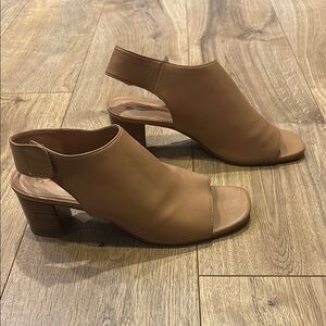 Johnston & Murphy leather heeled sandals